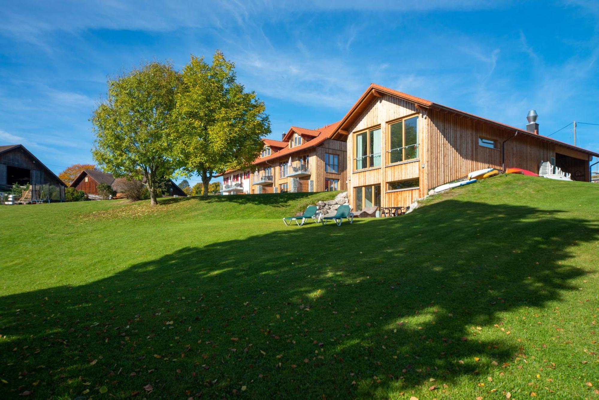 Seehotel Und Appartements Schnoeller Rieden Exterior foto